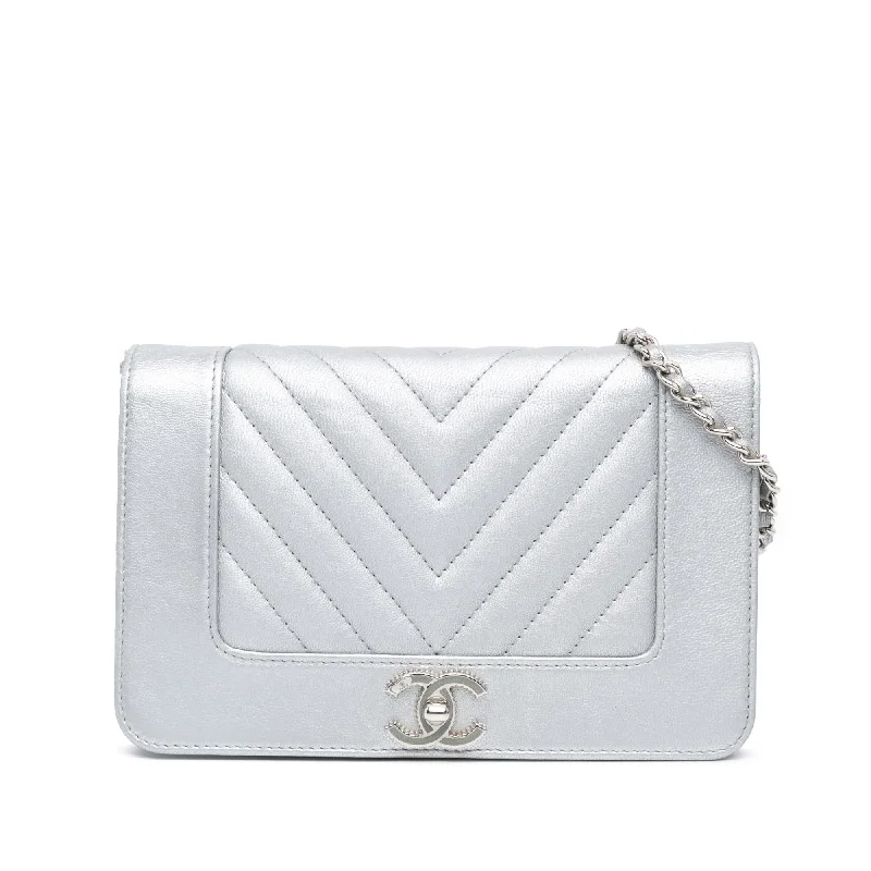 Limited Edition Chanel Chevron Quilted Metallic Lambskin Mademoiselle Wallet On Chain (SHG-FfiJ5Z)