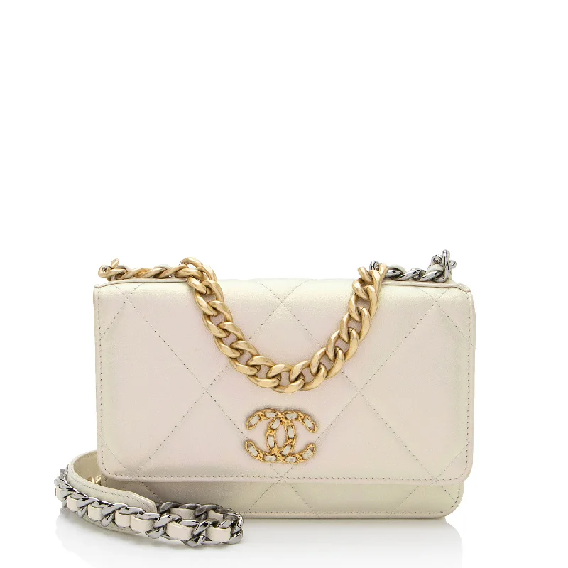 Black Friday Deals On Stylish Handbags Chanel Iridescent Lambskin 19 Wallet on Chain (SHF-Q3iEEa)