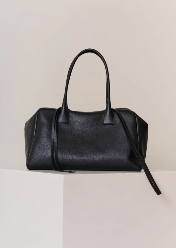 Bowling Bag in Black Grained Leather| Frenzlauer