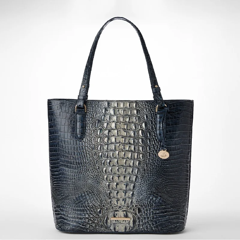Seasonal Trends Ezra Lightweight Bags For Senior Travelers