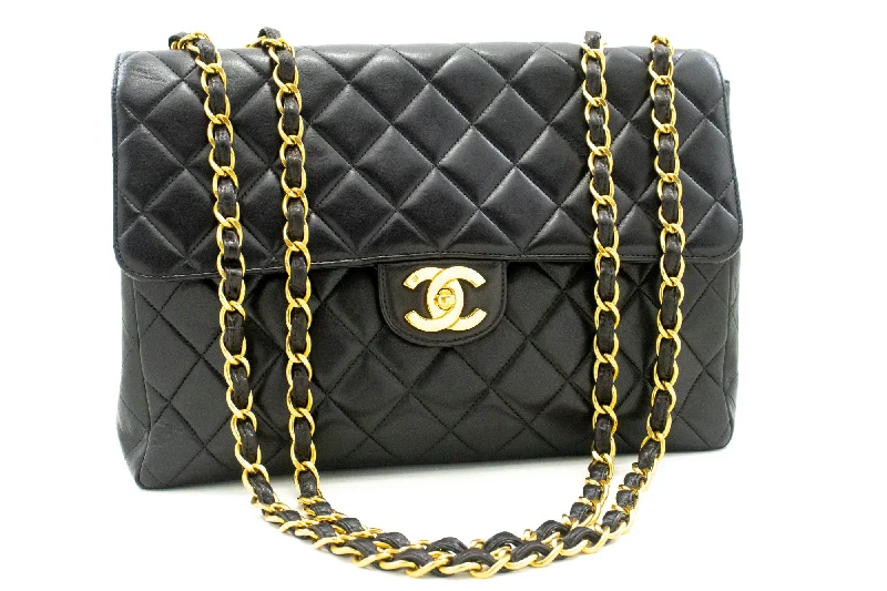 Chanel Flap Bag  Leather Shoulder Bag (Pre-Owned)