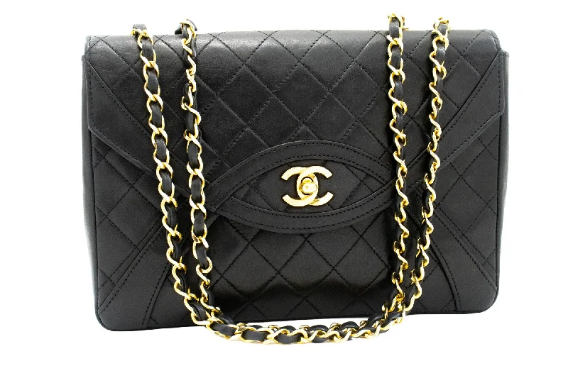 Chanel Flap Bag Leather Shoulder Bag (Pre-Owned)